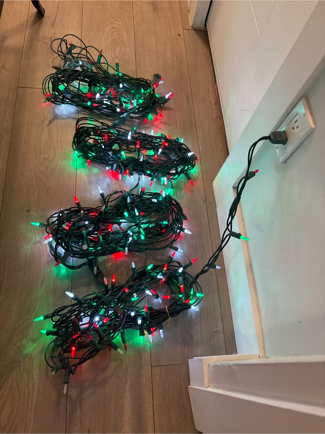 4 Strings Christmas outdoor Lights - Green, Red, White image indicator(3)