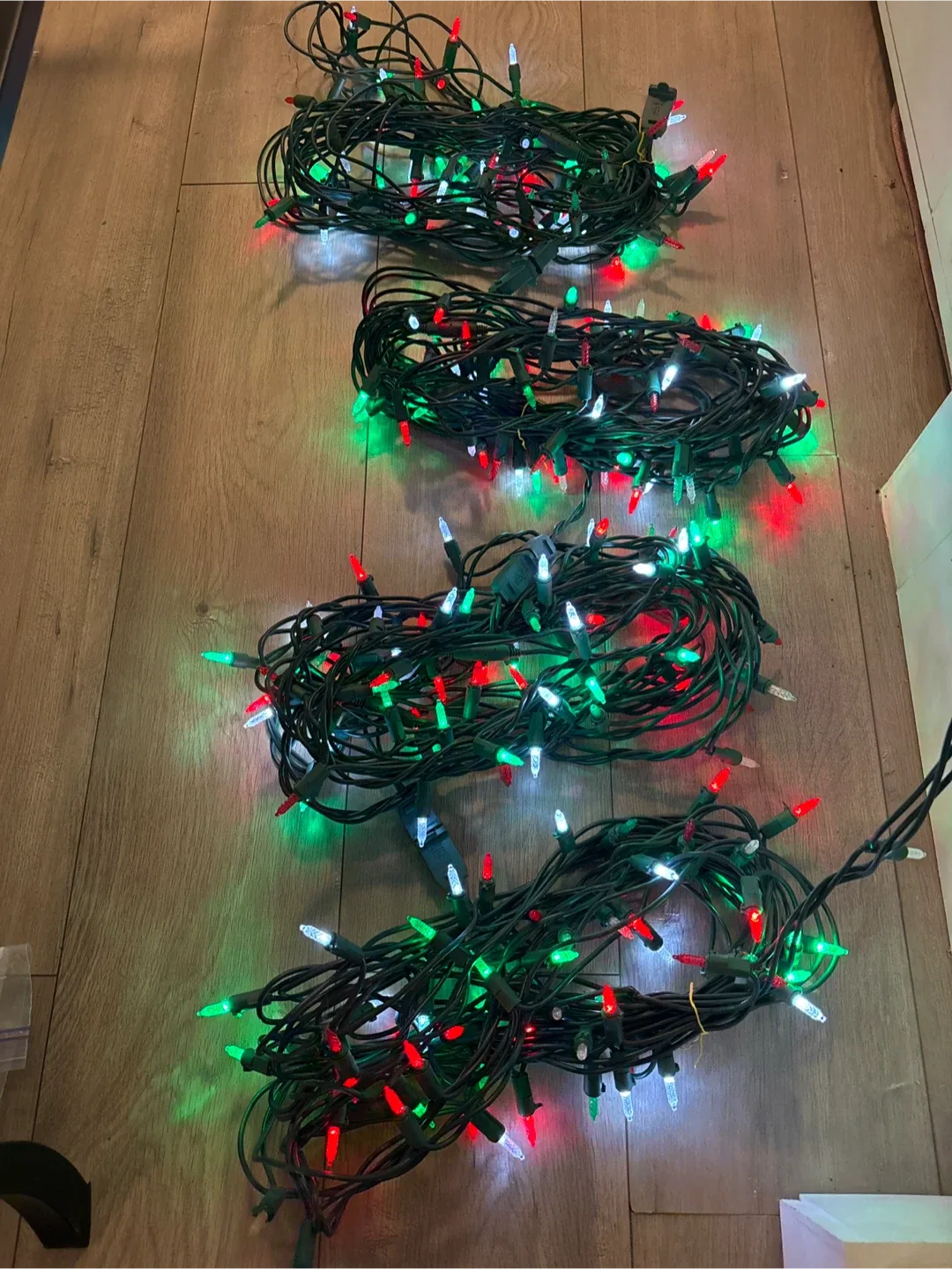 4 Strings Christmas outdoor Lights - Green, Red, White image indicator(2)