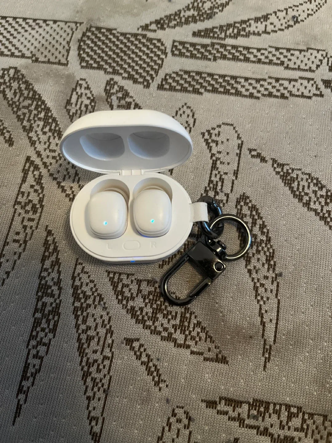 Logiix White Earbuds image indicator(2)