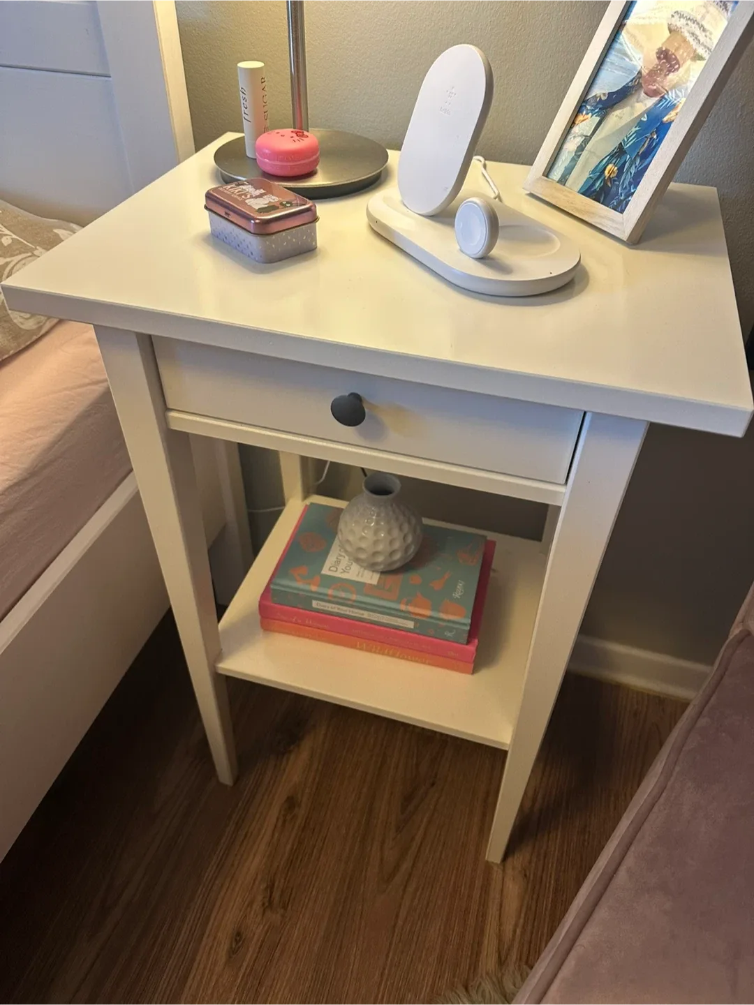 IKEA HEMNES White Nightstand image indicator(4)