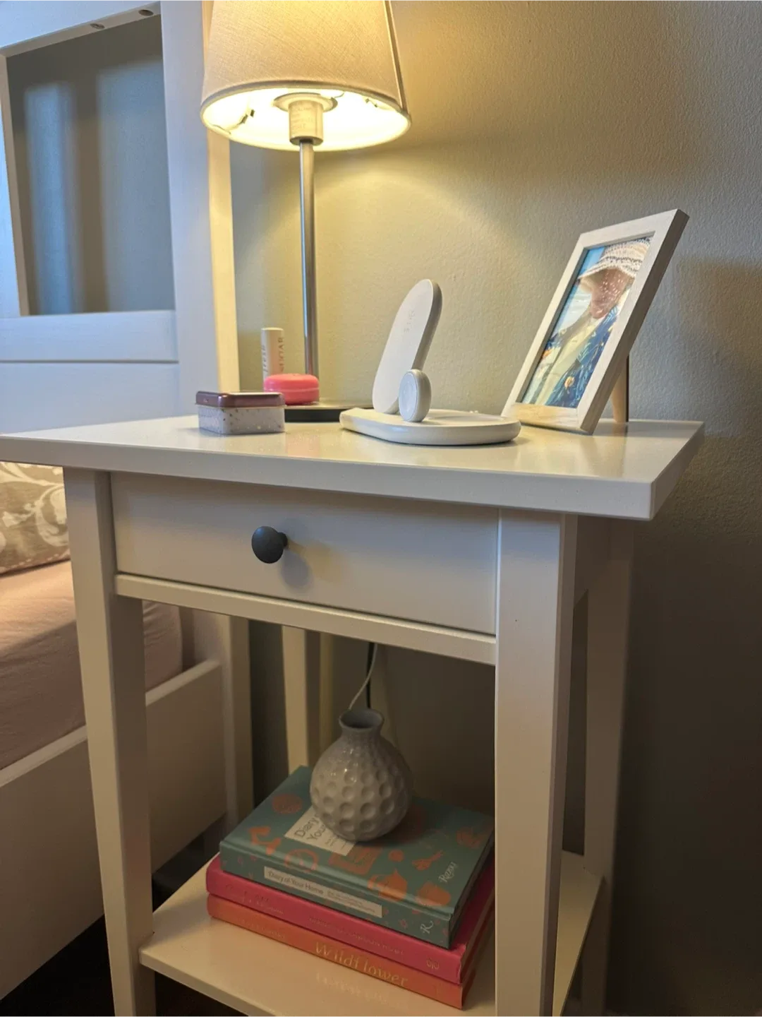 IKEA HEMNES White Nightstand image indicator(3)