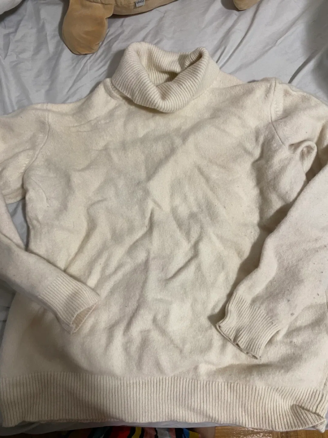 UNIQLO XL White Turtleneck Sweater thumbnail