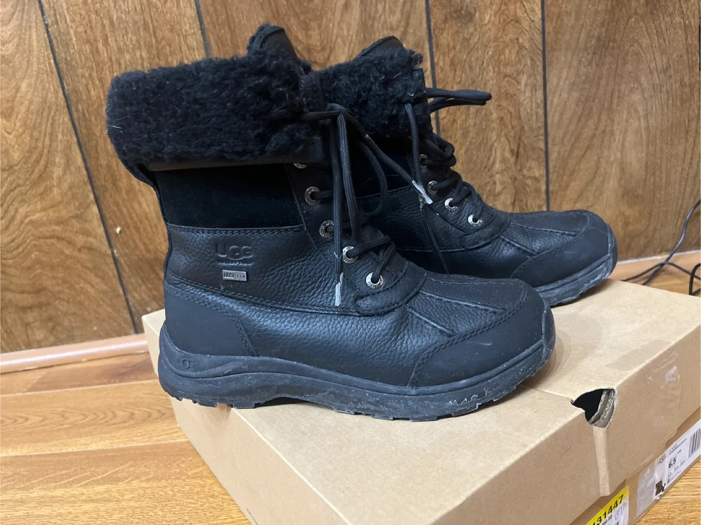 UGG Adirondack Boot III - Black, Size 6.5 image indicator(3)