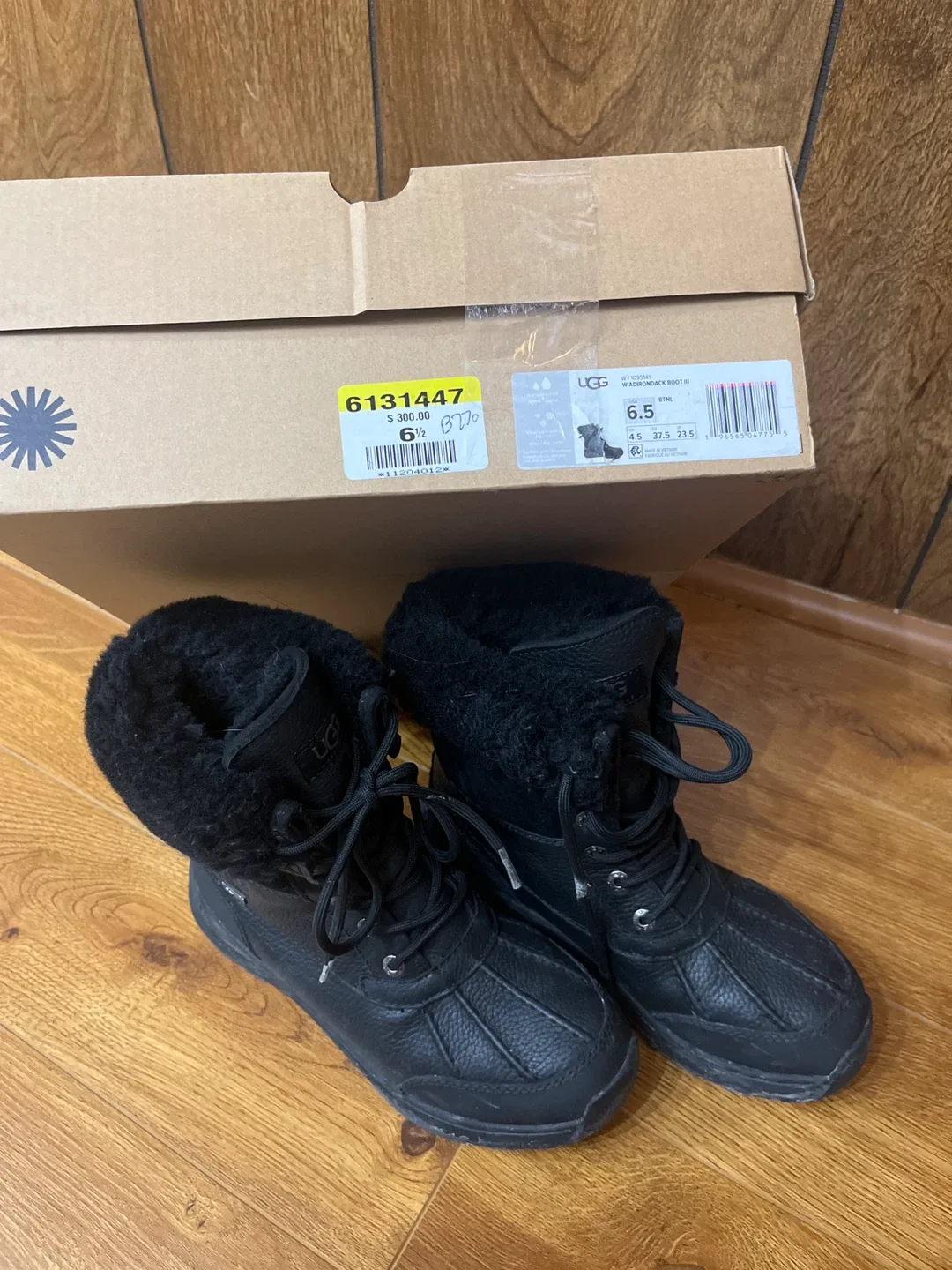 UGG Adirondack Boot III - Black, Size 6.5 image indicator(2)