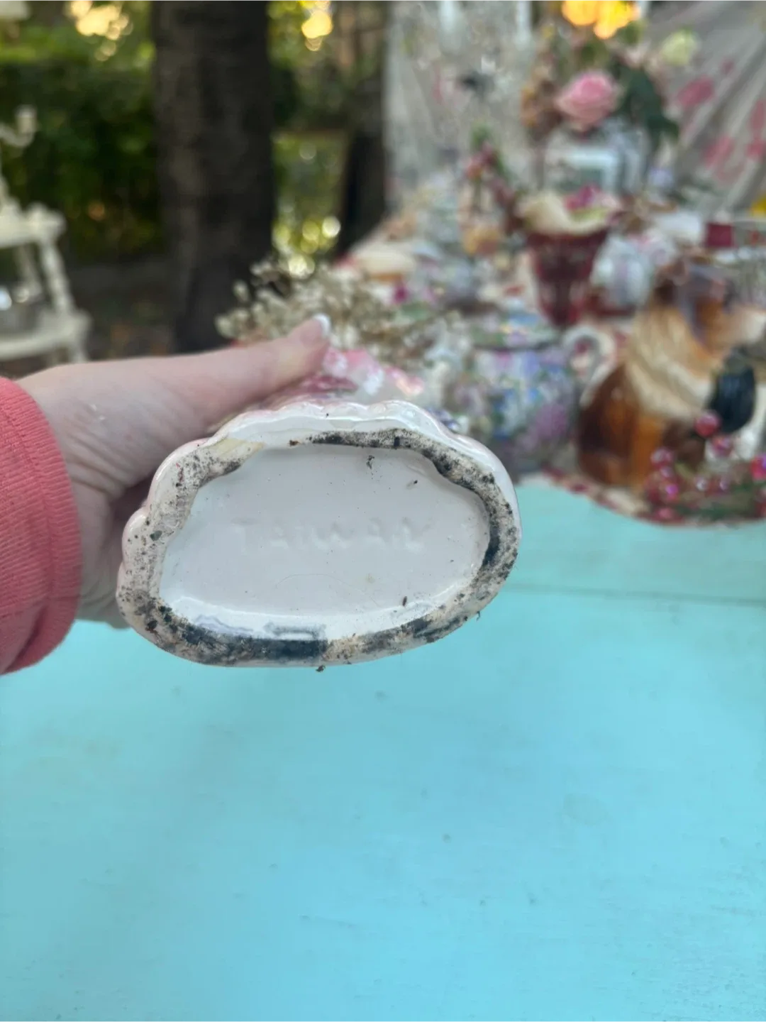 Vintage Floral Vase iridescent pearl finish image indicator(3)