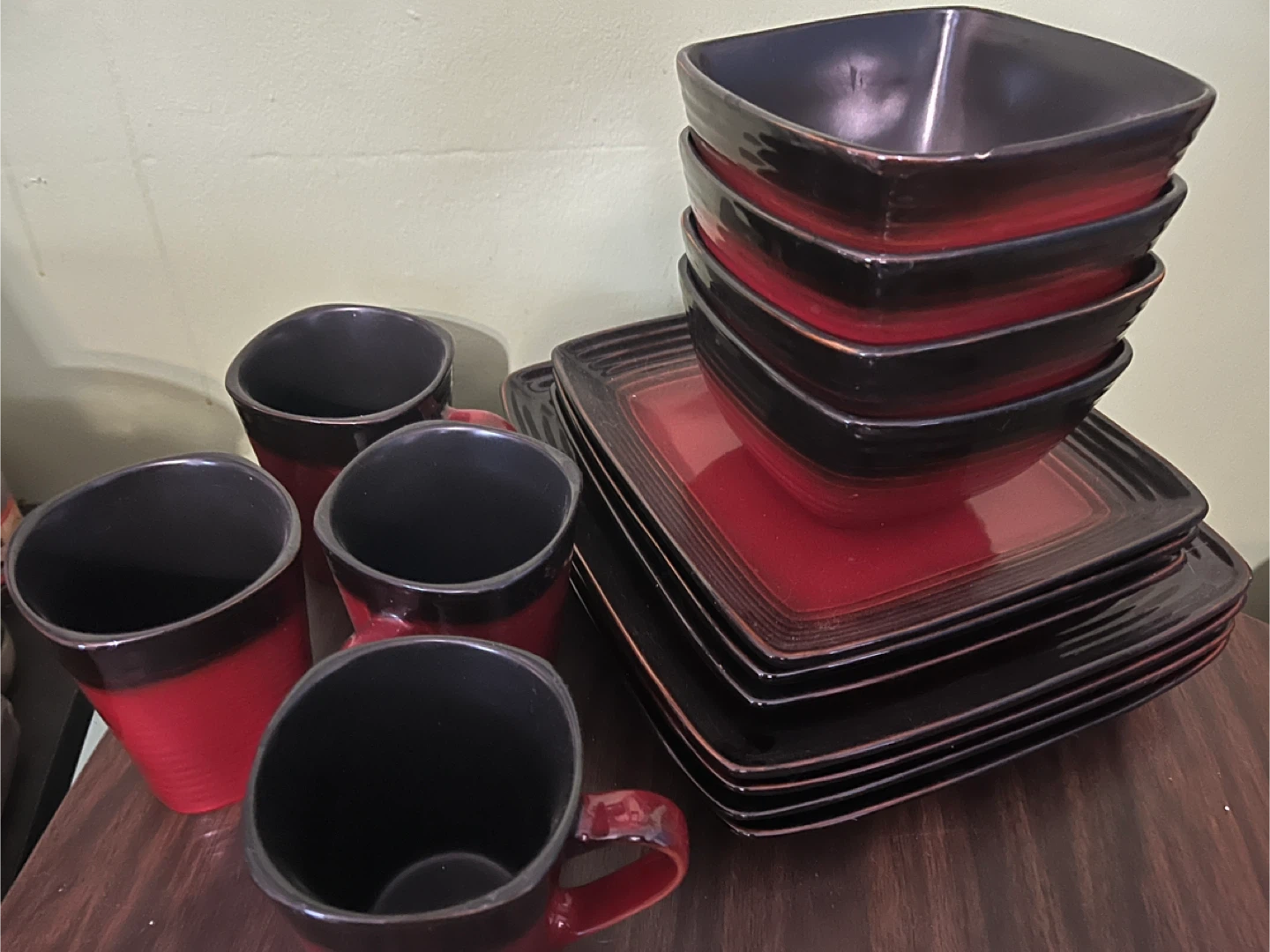 Red & Black Square Dinnerware Set - photo 4