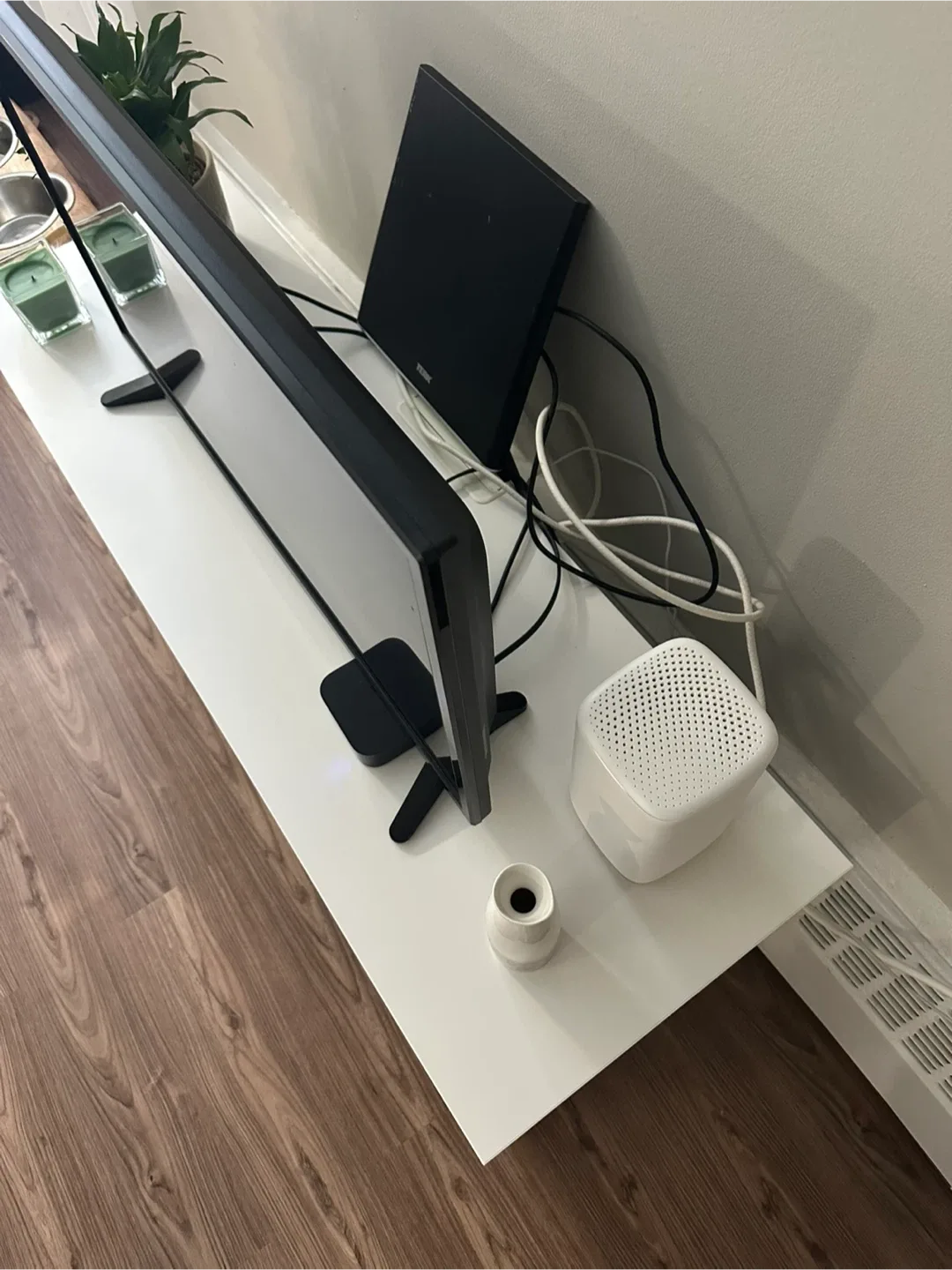 IKEA BESTA White TV Bench image indicator(6)