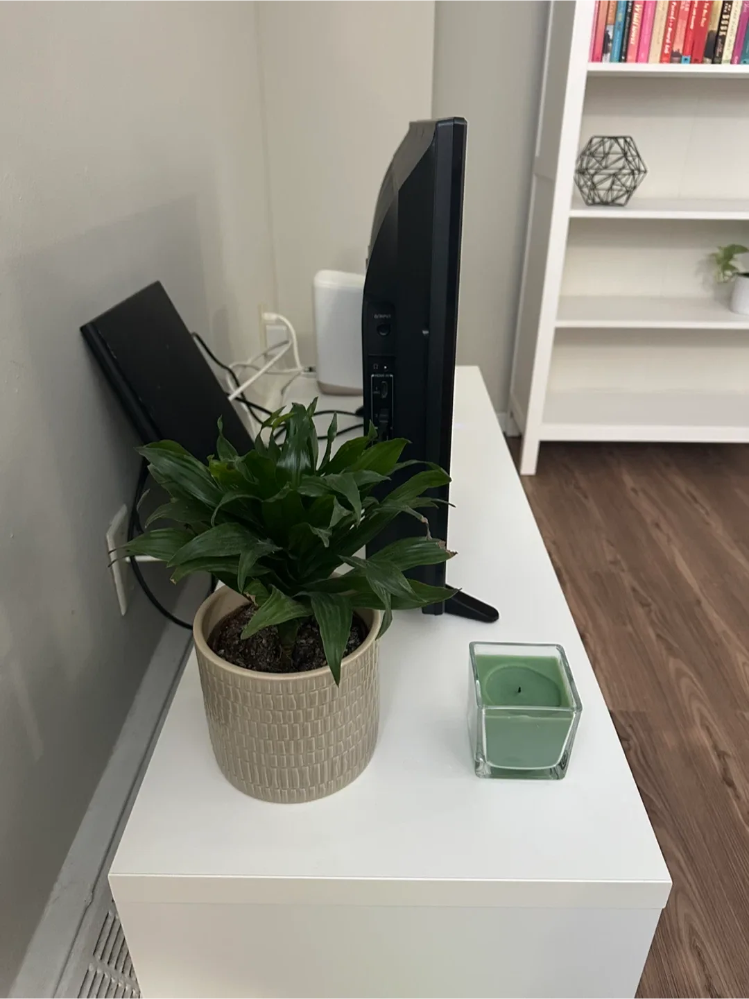 IKEA BESTA White TV Bench image indicator(7)