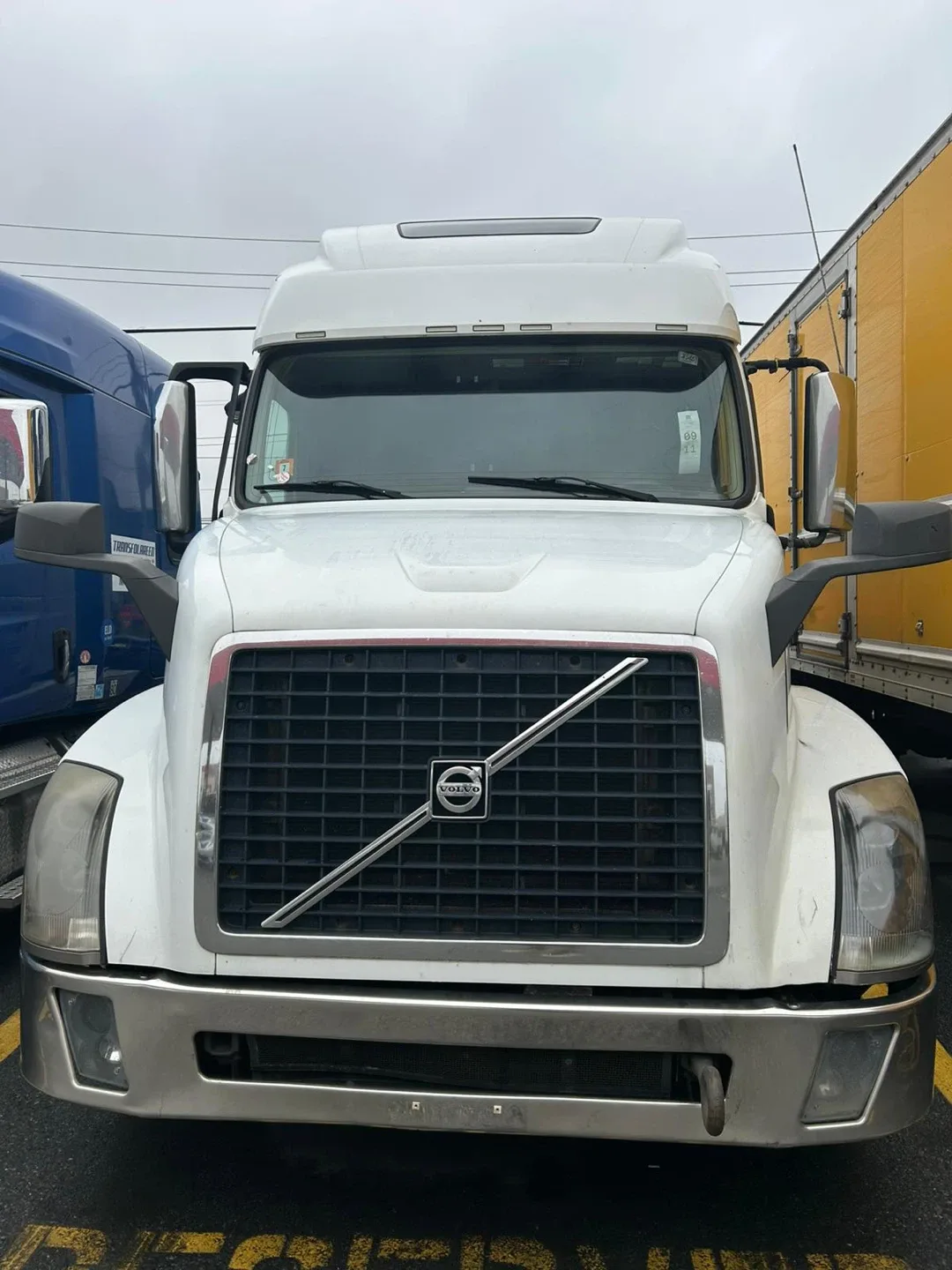 Volvo Semi Truck image indicator(3)