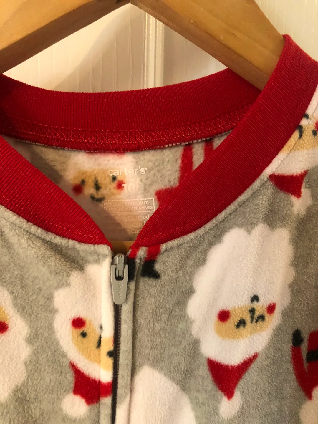 🥕 NEW Carter's 10T Santa Print Fleece Pajamas with feet image indicator(2)