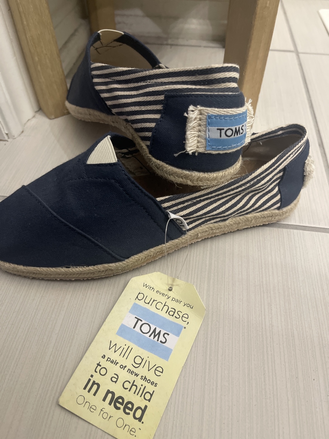 TOMS Women's Size 7 Navy Espadrille Flats - New