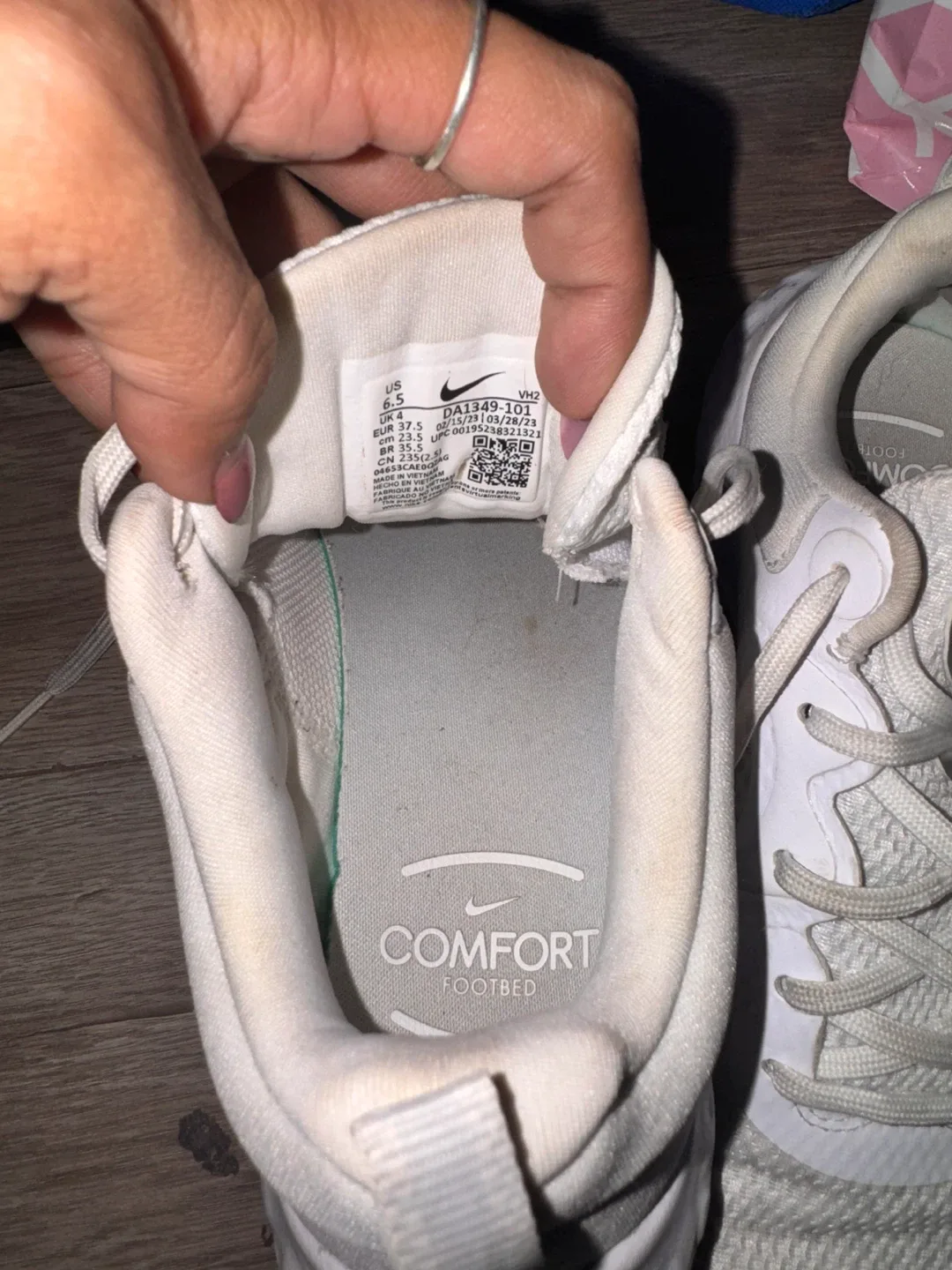 Shoes White Size 6.5 | move out sale image indicator(2)