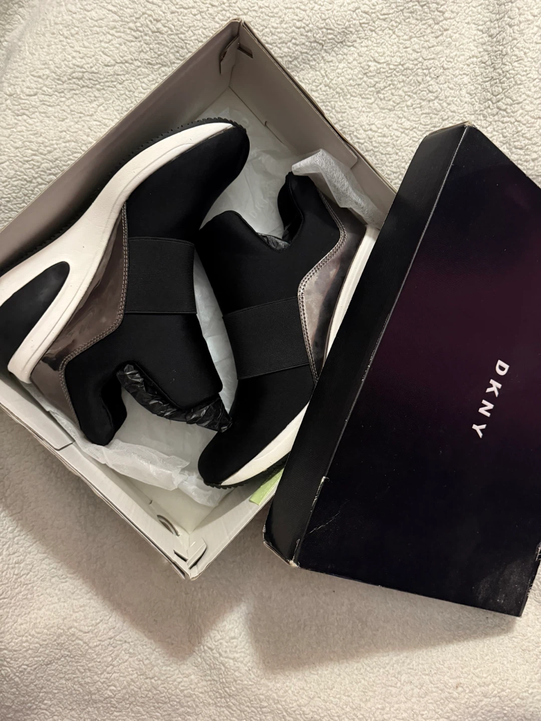 DKNY Borg Slip On Sneak US 8.5