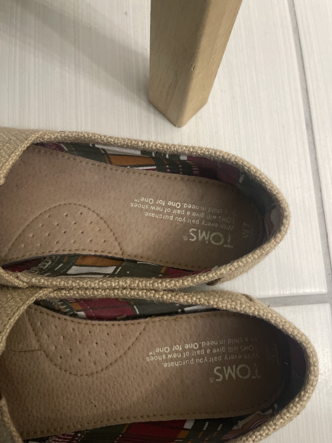 Women’s TOMS Beige Espadrille Shoes - size 7 - photo 2