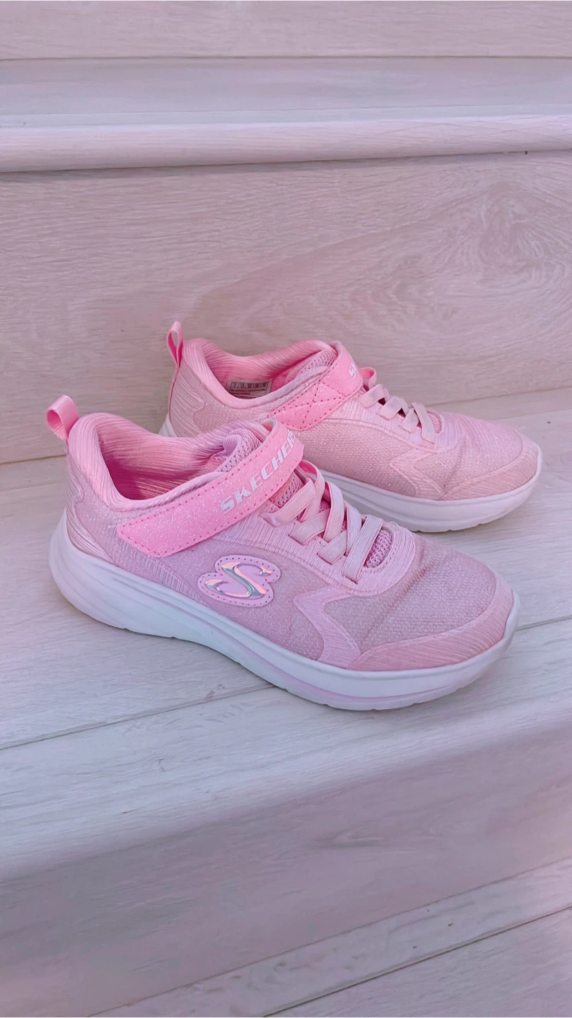 Skechers Kids' Sweetheart Lights Pink Sneakers