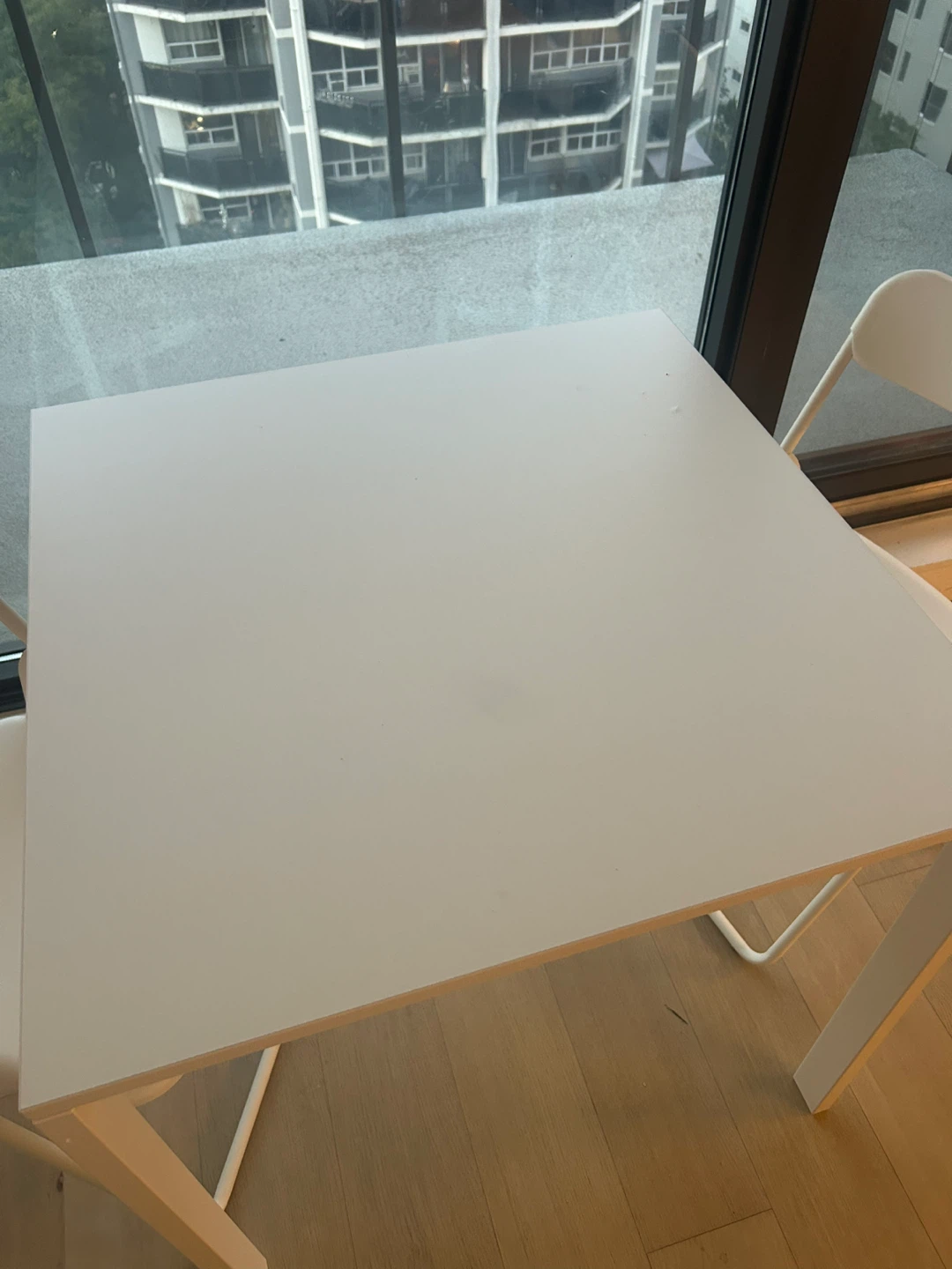 IKEA White Table & Chairs 🥕 - photo 4