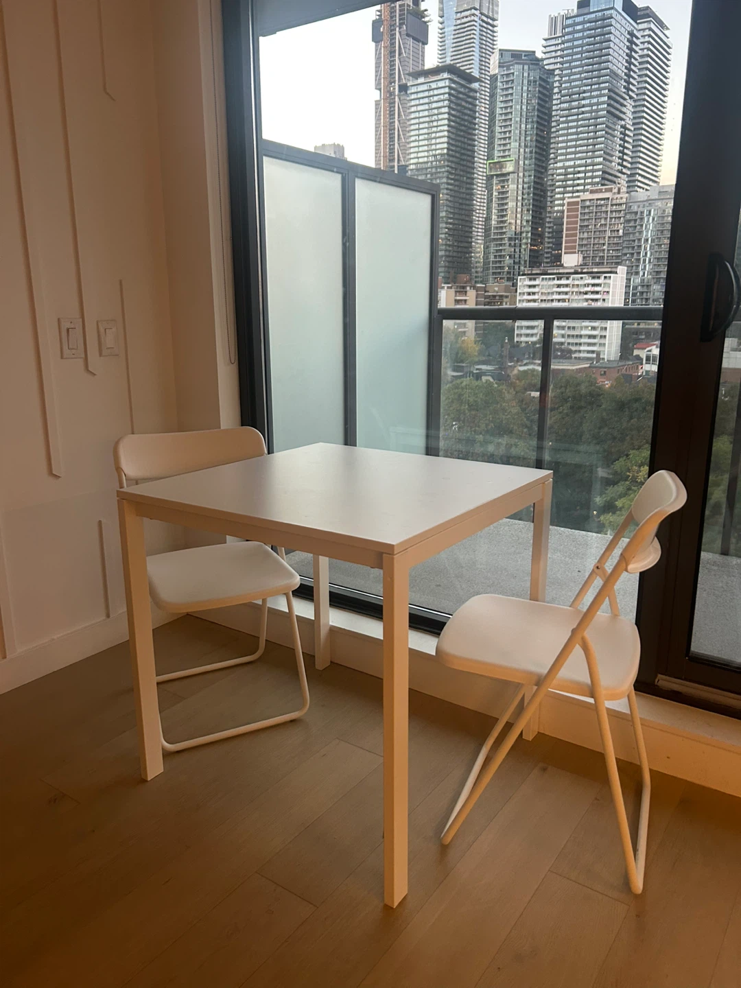 IKEA White Table & Chairs 🥕 - photo 3