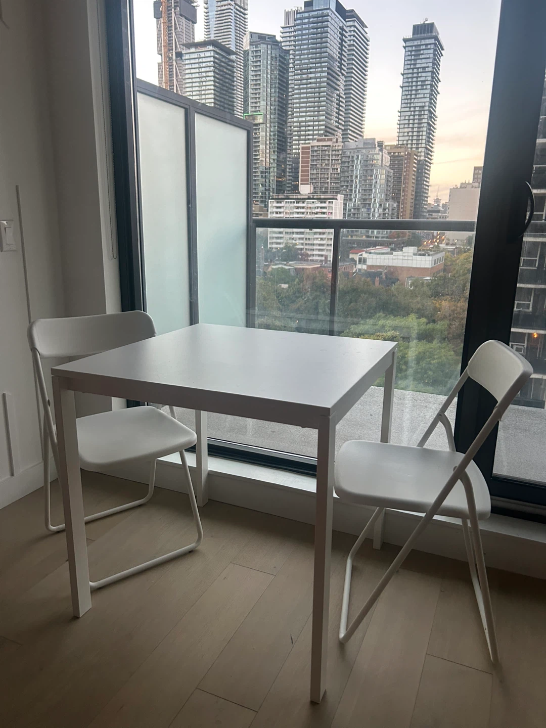 IKEA White Table & Chairs 🥕