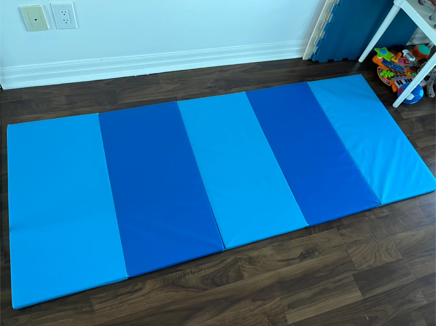 Two kids play mat, small kids table,