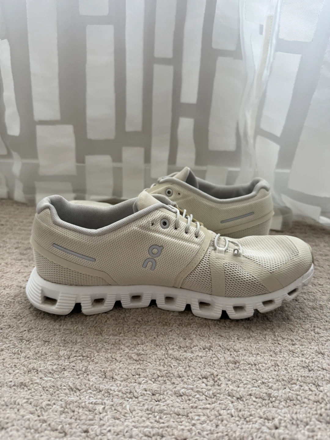 On Cloud Running Shoes - Size 8 US - photo 2