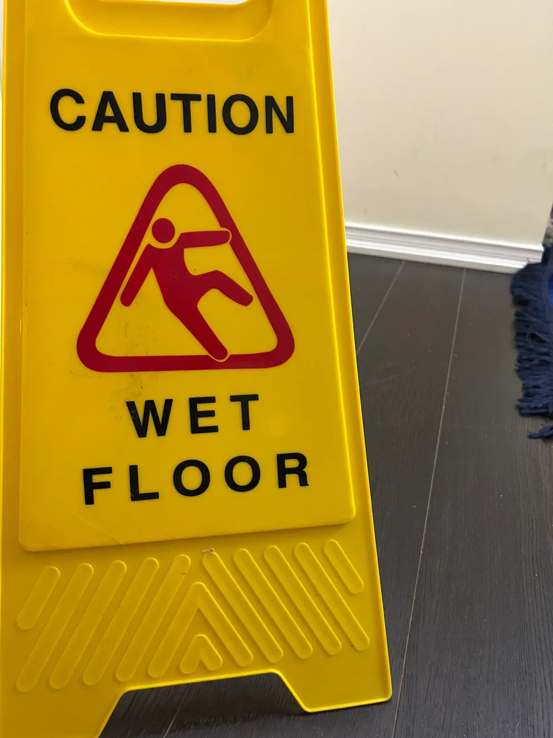 x2 CAUTION WET FLOOR signs image indicator(2)