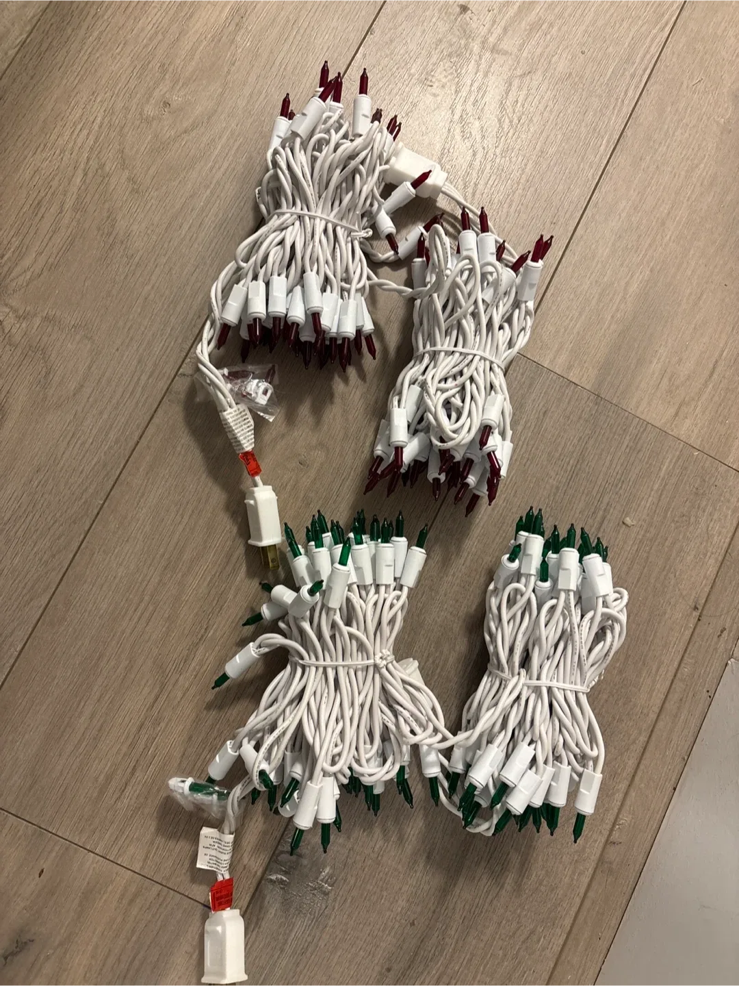 Blinks Red and Green Outdoor Curtain Light Set - 100 Bulbs image indicator(6)