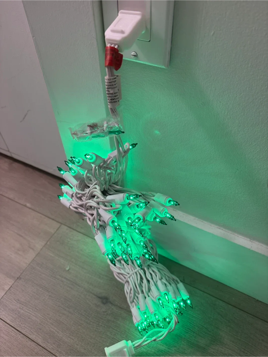 Blinks Red and Green Outdoor Curtain Light Set - 100 Bulbs image indicator(5)