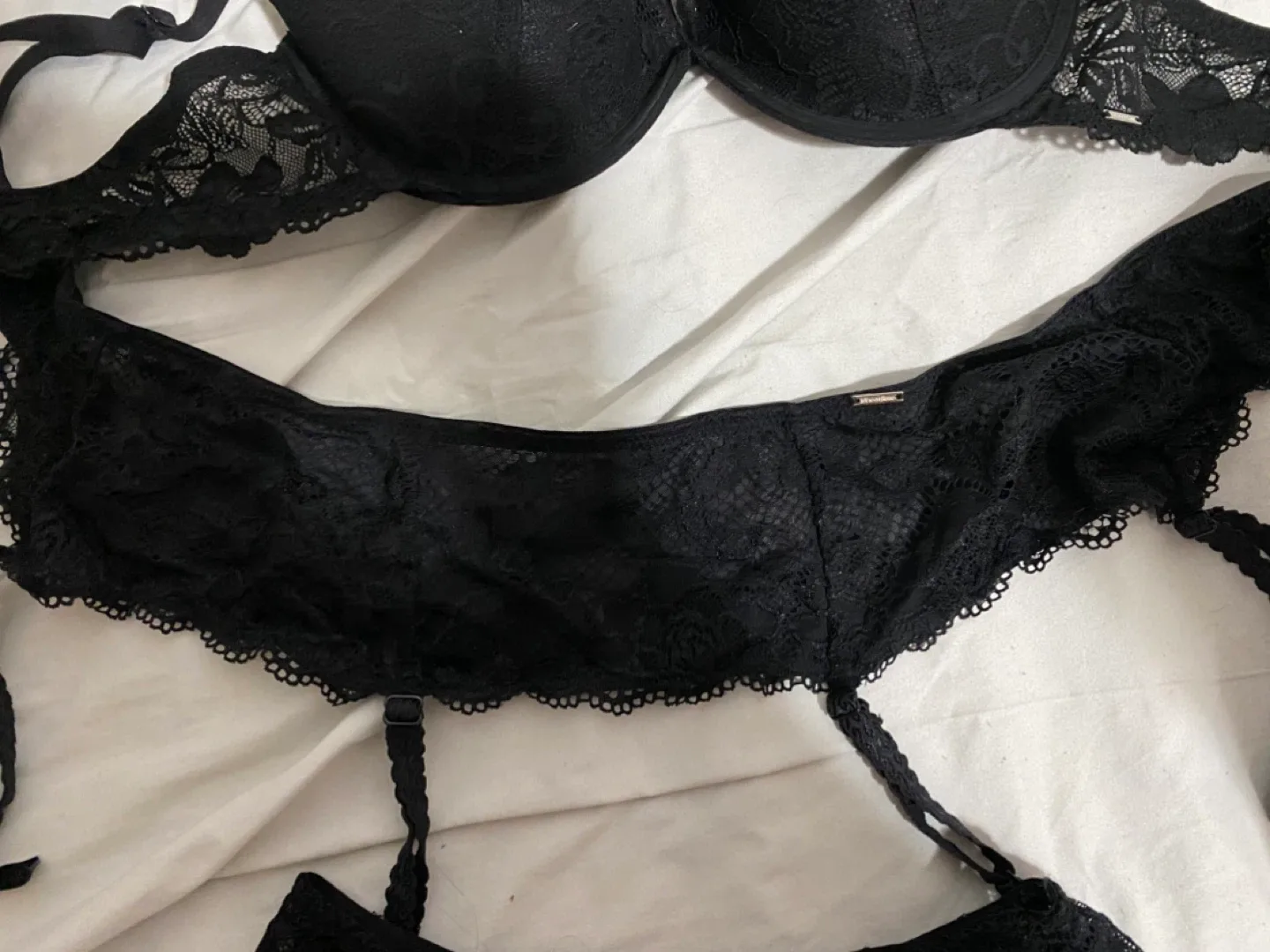 La Vie en Rose Lingerie Set - Size M/M, 38C - Black Lace image indicator(4)