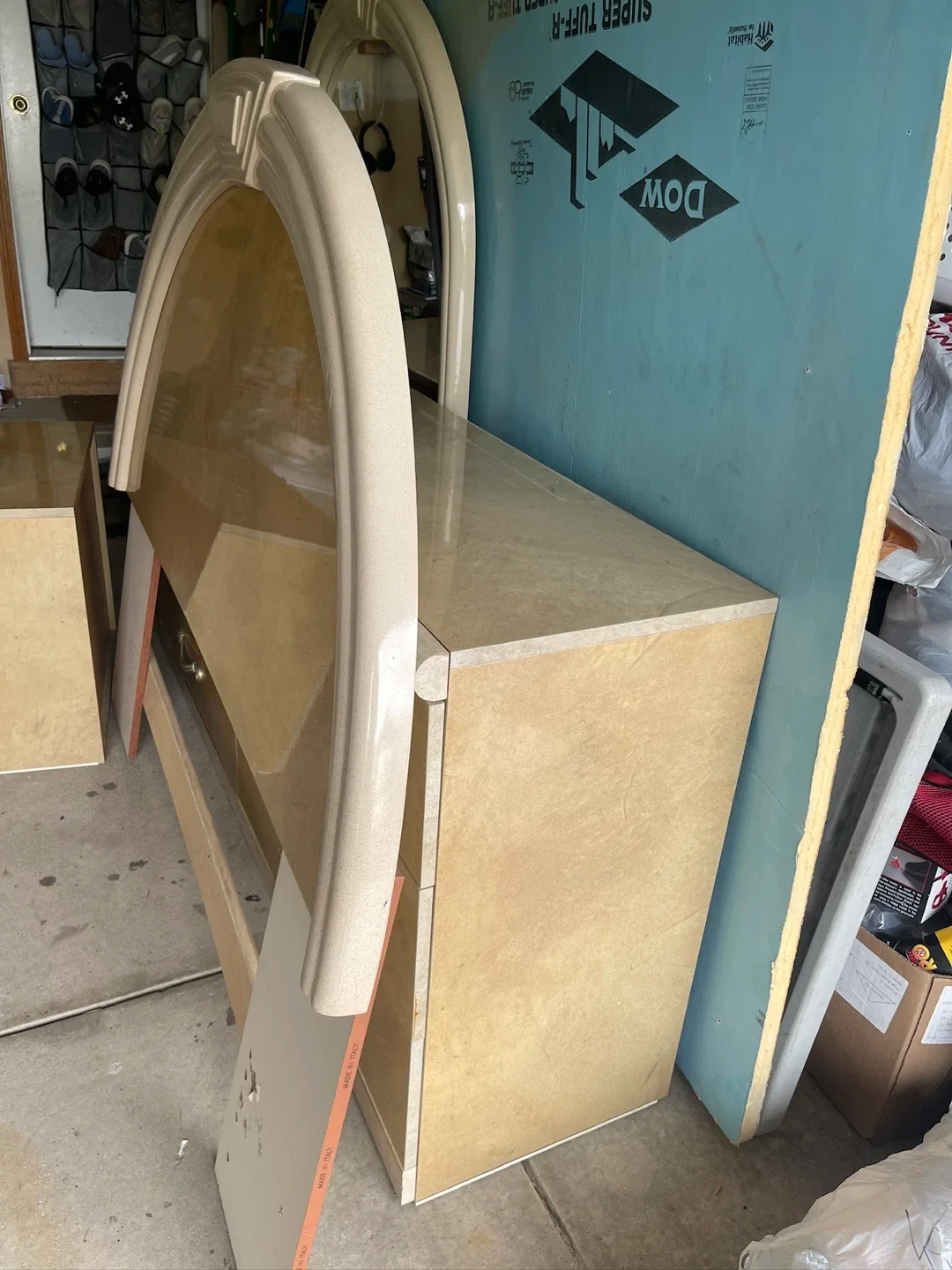 Queen bedroom set 99.00 or best offer image indicator(3)