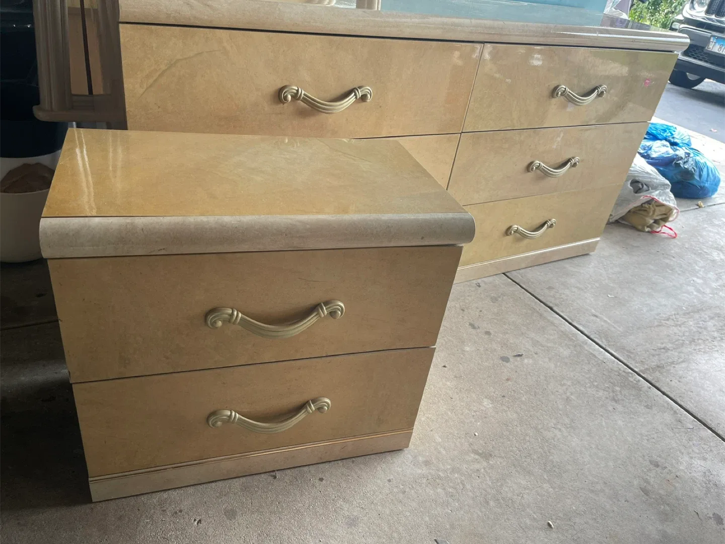 Queen bedroom set 99.00 or best offer image indicator(5)