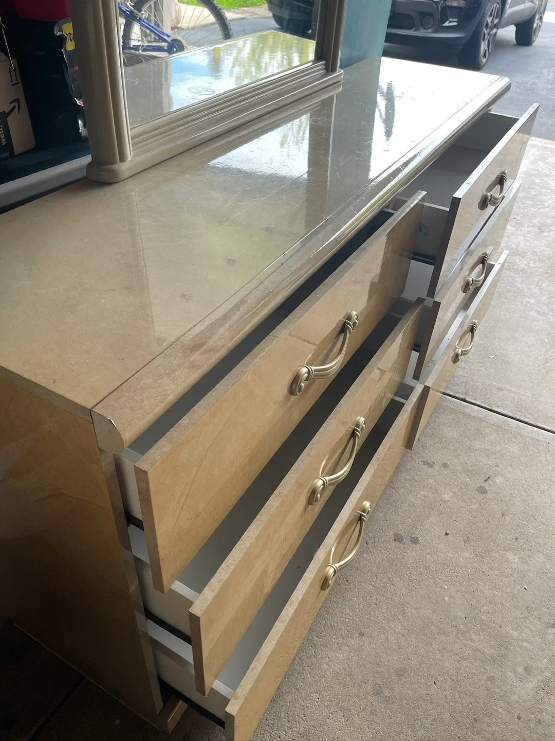 Queen bedroom set 99.00 or best offer image indicator(2)