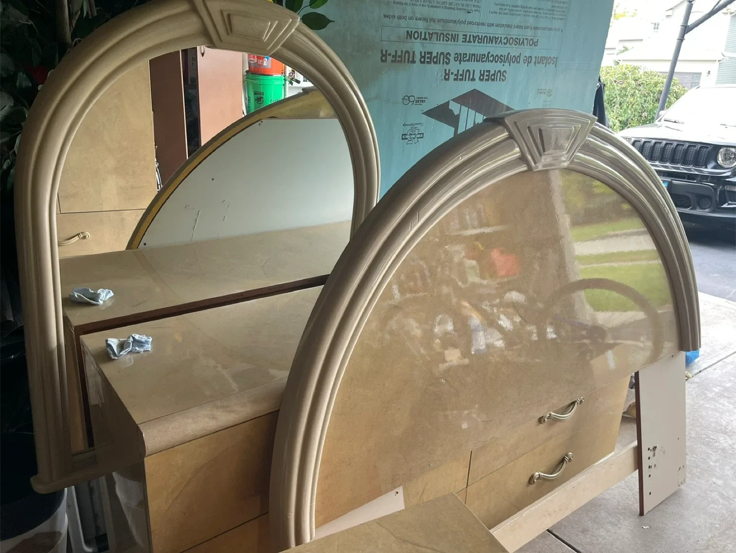 Queen bedroom set 99.00 or best offer image indicator(4)