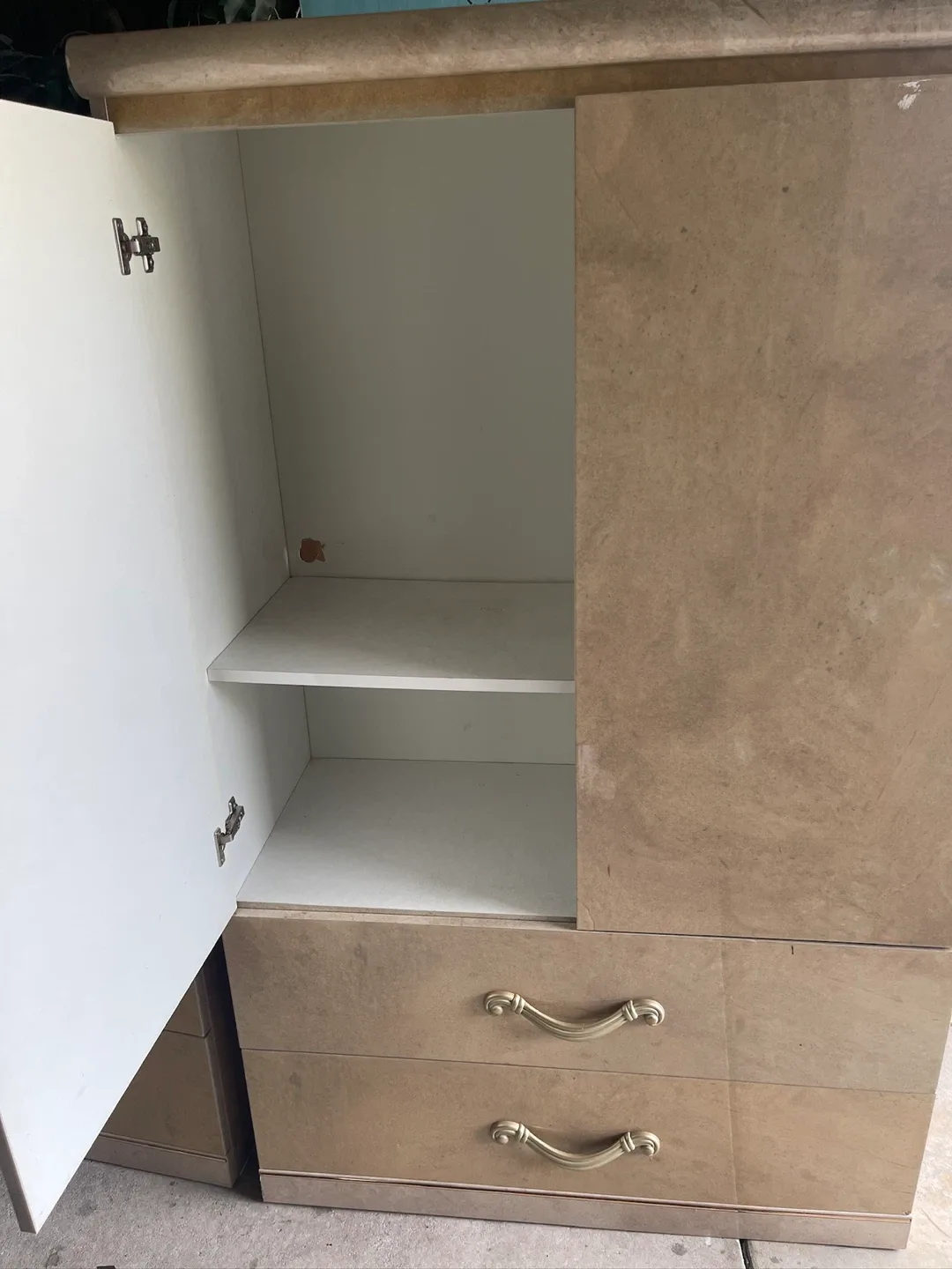 Queen bedroom set 99.00 or best offer image indicator(8)