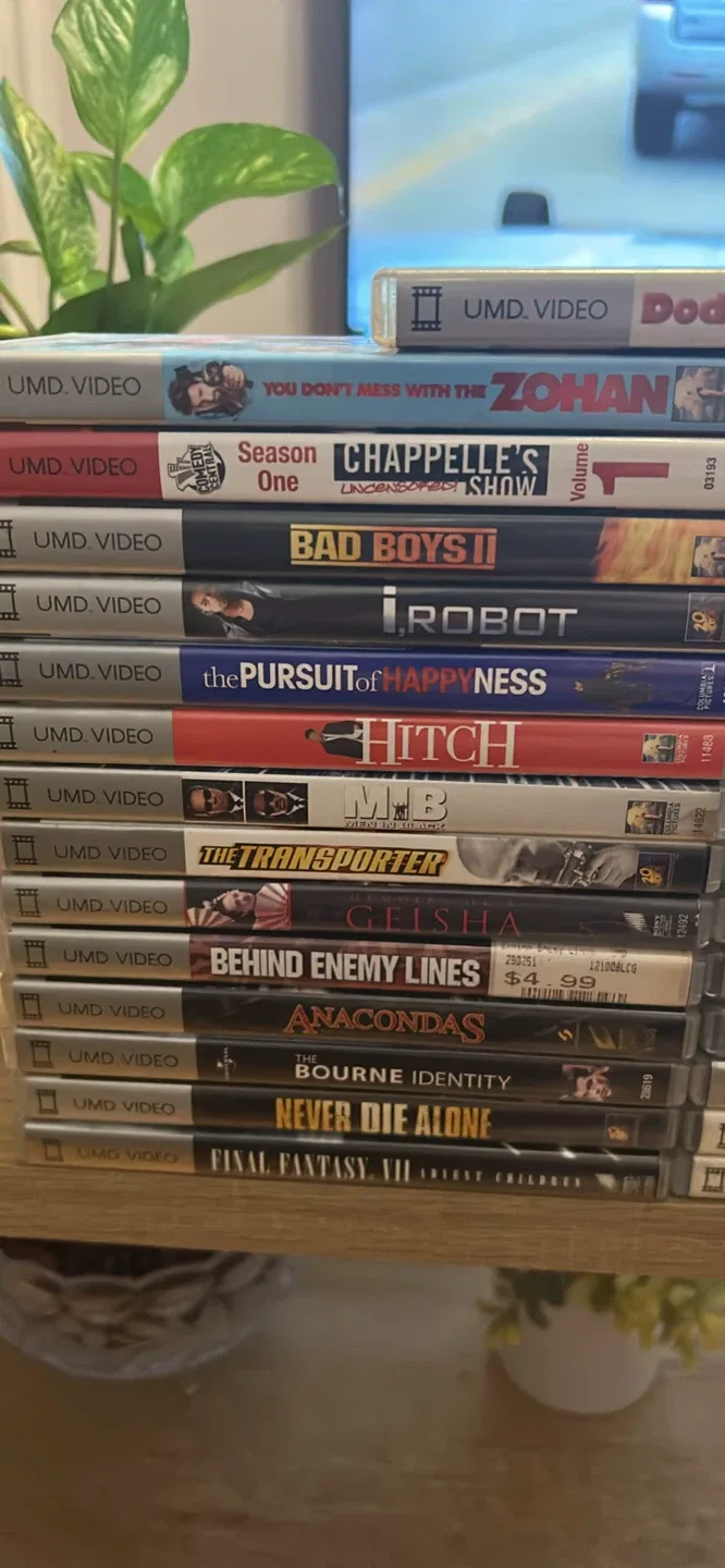UMD Video Lot - Movies for PSP image indicator(3)