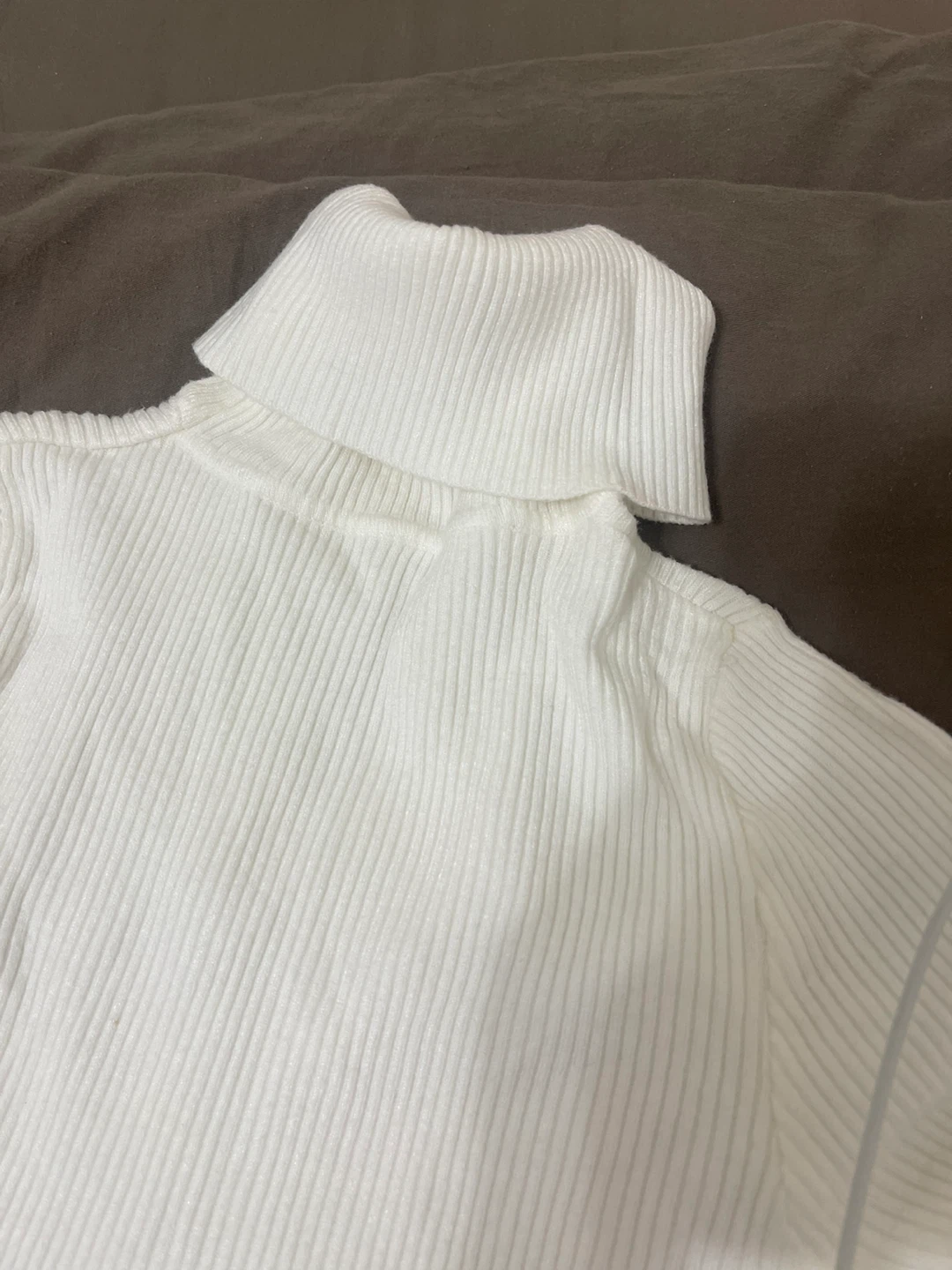 White Ribbed Turtleneck Sweater - photo 2