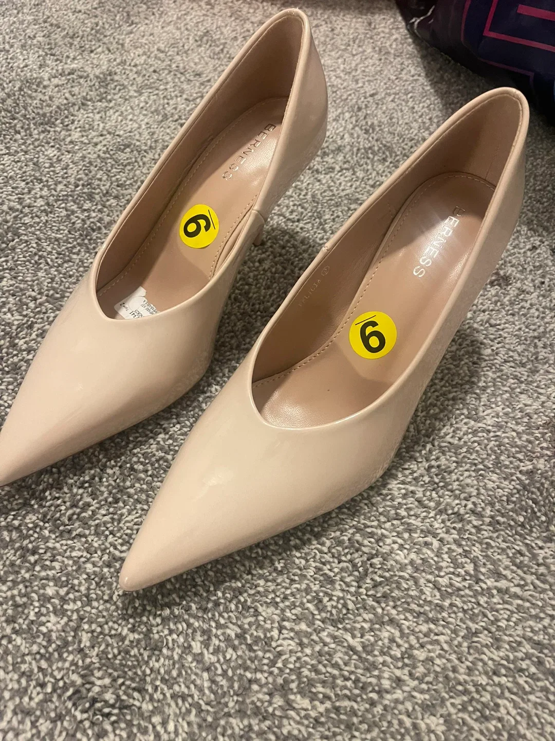 BRAND NEW Berness Heels - Size 9 image indicator(2)