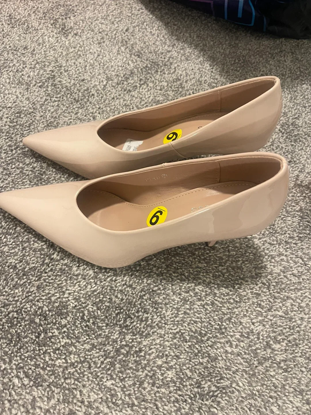 BRAND NEW Berness Heels - Size 9 image indicator(4)