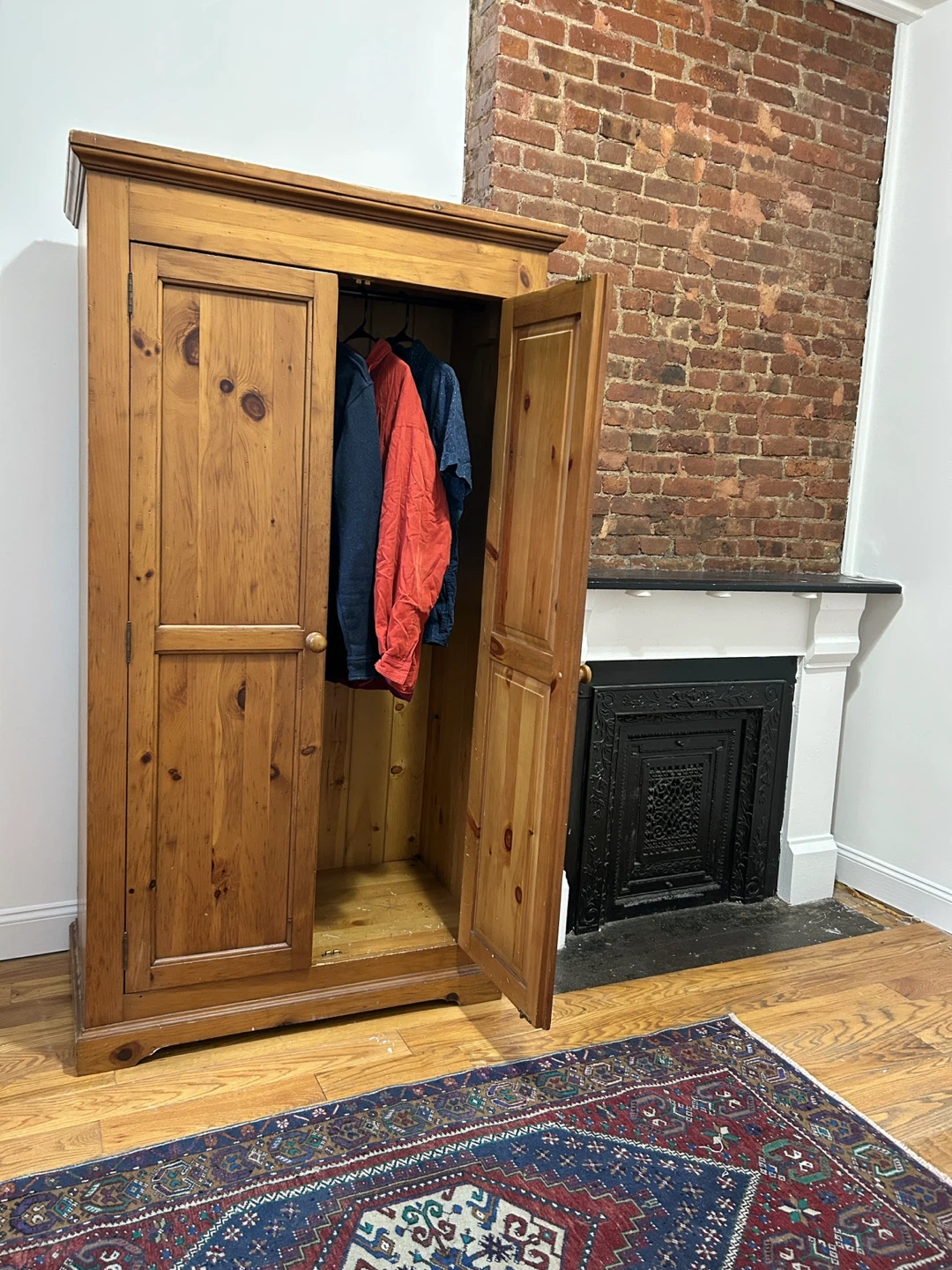 Solid wood armoire - 76" x 41.5" - photo 2