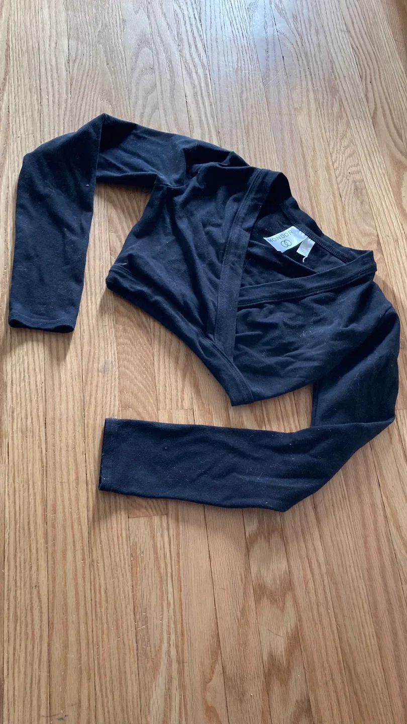 Mondor Black Crossover Top - size 12-14 image indicator(4)