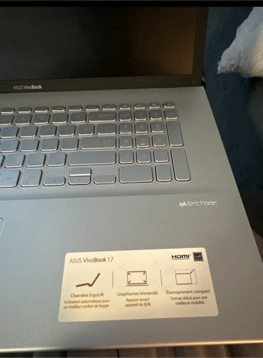 ASUS Vivobook 17 Laptop image indicator(3)