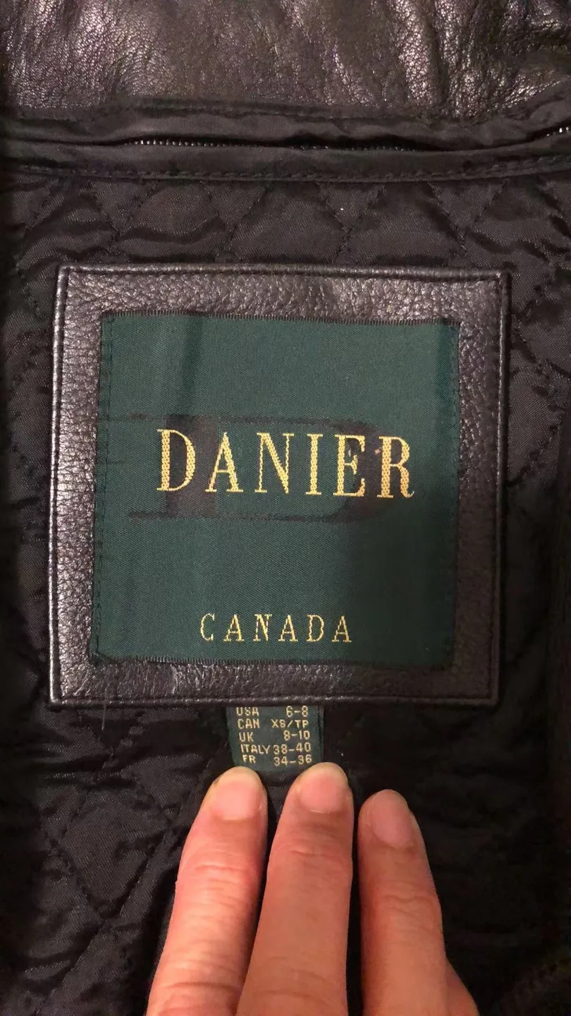 Danier Women’s  Leather Jacket S good condition image indicator(2)