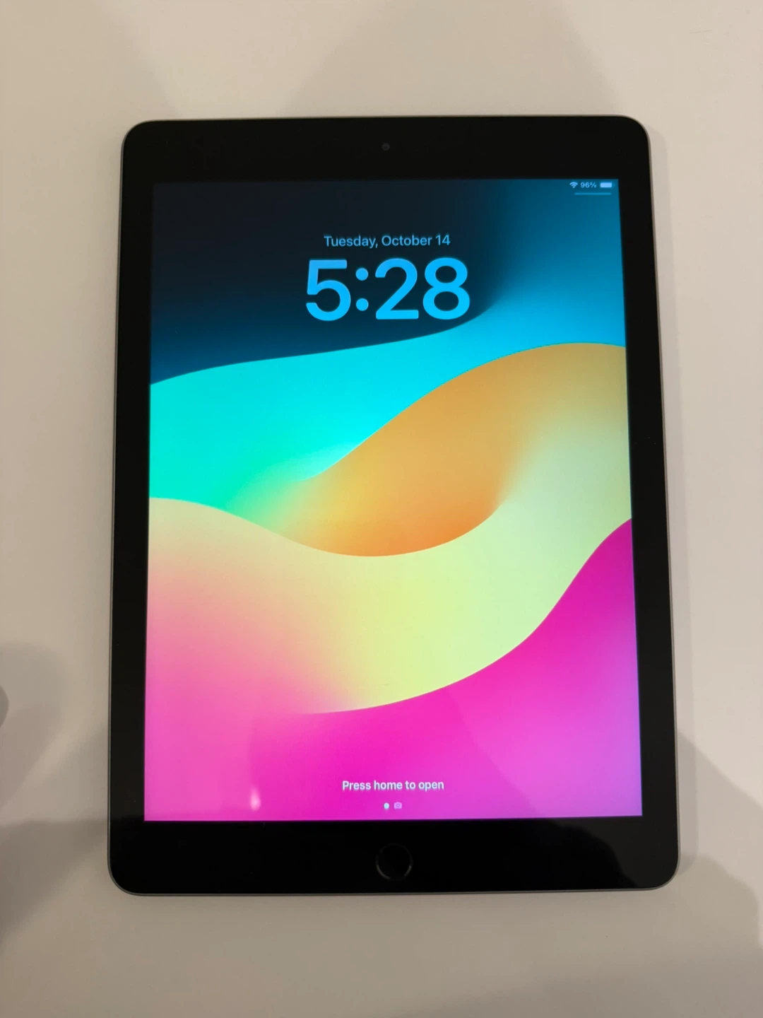 IPAD 6 SERIES 32GB UNLOCKED 9/10 CONDITION $130 FIRM