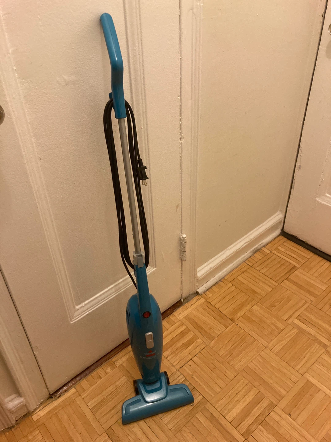 Bissell FeatherWeight Stick Lightweight Bagless Vacuum - photo 2