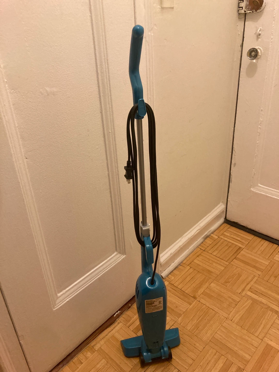 Bissell FeatherWeight Stick Lightweight Bagless Vacuum - photo 4