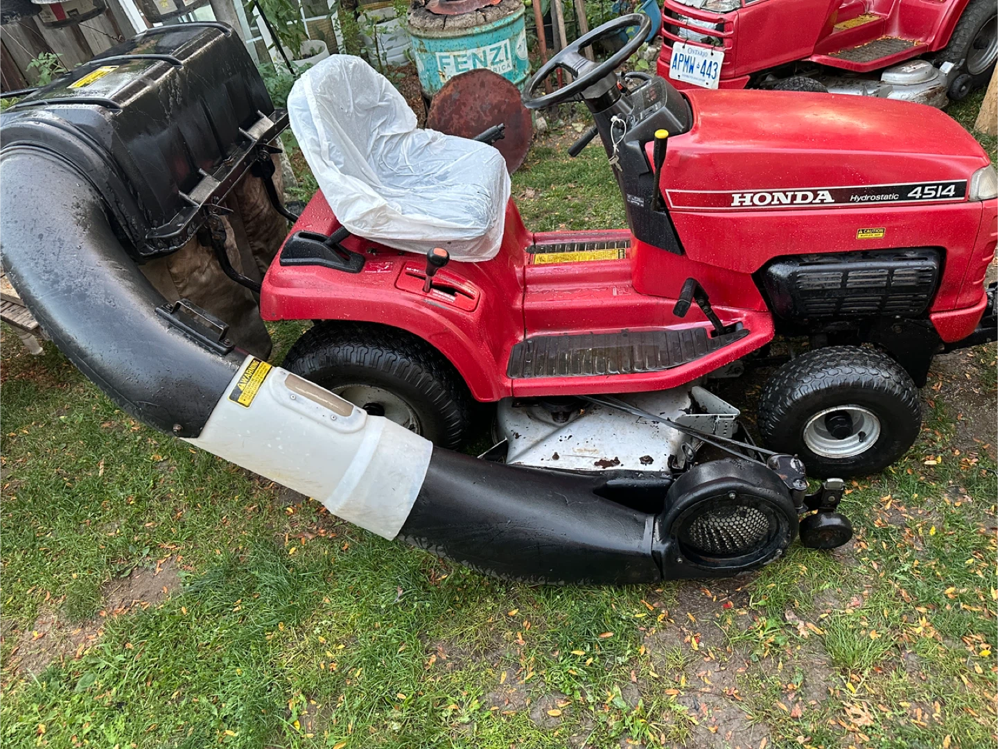 Honda 4514 Hydrostatic Riding Lawn Mower - photo 4