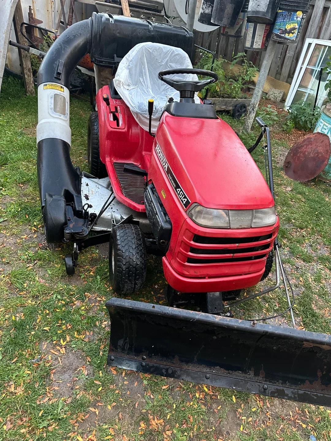 Honda 4514 Hydrostatic Riding Lawn Mower thumbnail