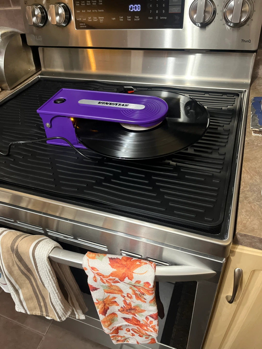 Sylvania Turntable with USB Encoding - Purple - photo 3