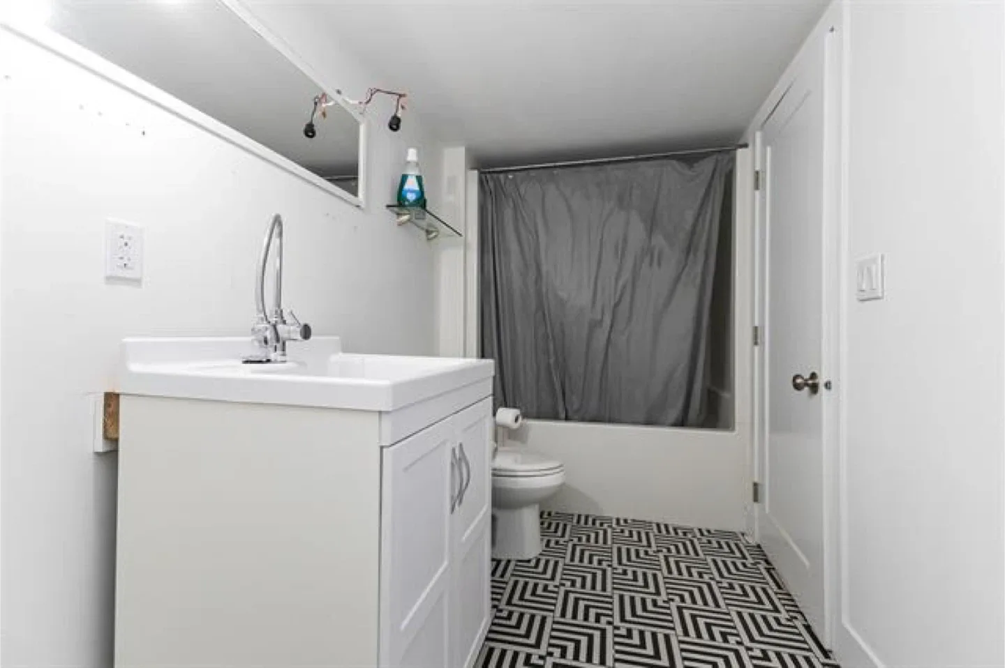 3br 2 Bath Spacious Newly Renovated Home, Langley image indicator(8)