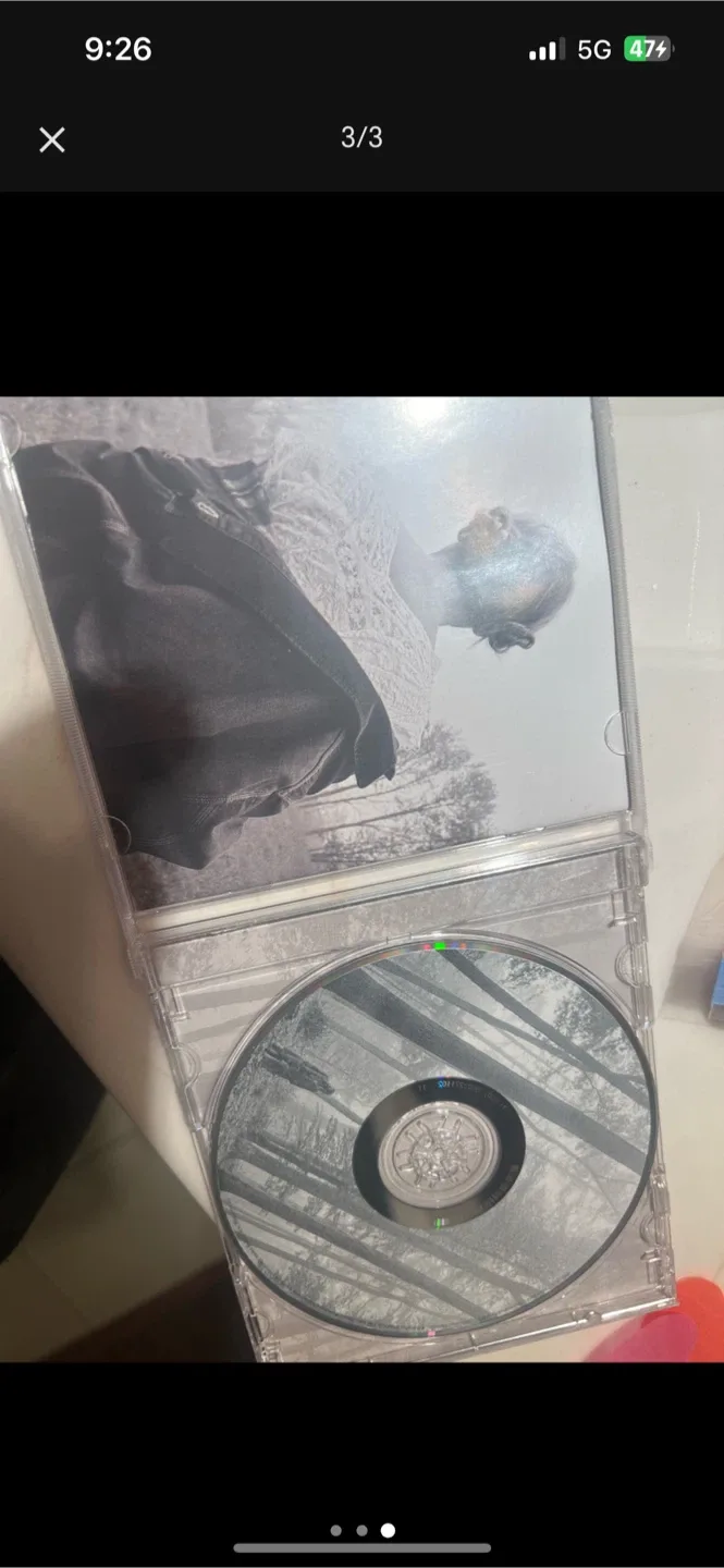 Taylor Swift Folklore signature CD image indicator(3)