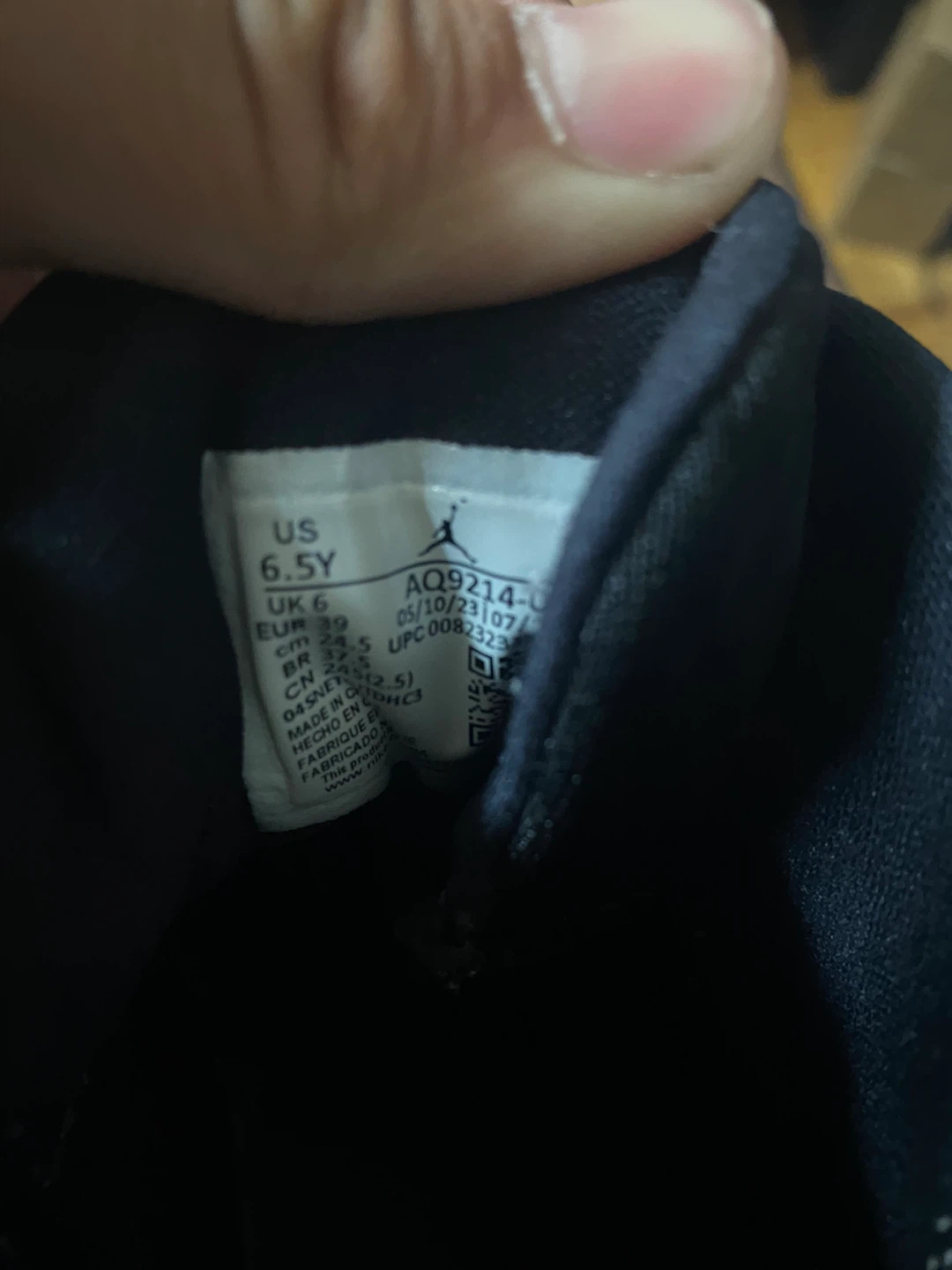 Air jordan max aura ( red black white ) - photo 2